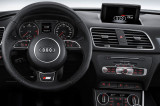 Audi-Q3-interier-s-OEM-jednotkou-a-58-monitorem
