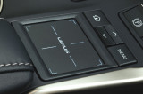 Lexus-Touch-Pad-se-4-tlacitky