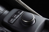 Lexus-s-kruhovym-Joystick-ovladacem-se-3-tlacitky