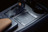 Lexus-s-Touchpad-ovladacem-a-3-tlacitky