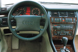 AUDI-A8-D2-4D-2-1994-11-1998-interier-s-OEM-autoradiem