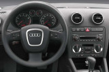 AUDI-A3-interier-s-originalnim-autoradiem