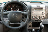 Mazda-BT-50-interier-s-OEM-autoradim