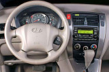 Hyundai-Tuscon-2005-interier-s-OEM-autoradiem