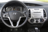 Hyundai-i20-09-12-interier-s-OEM-autoradiem