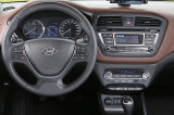 Hyundai-i20-II-14-18-interier-s-OEM-autoradiem