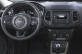 Jeep-Compass-17-interier-s-OEM-autoradiem