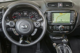 KIA-Soul-II-2014-interier-s-originalni-navigaci