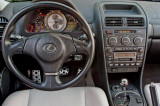 Lexus-IS300-interier-s-OEM-autoradiem