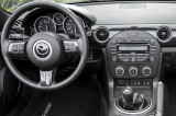 Mazda-MX-5-2008-interier-s-OEM-autoradiem