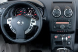 Nissan-Qashqai-I-interier-s-OEM-autoradiem