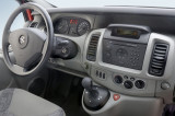 OPEL-Vivaro-2001-2010-interier-s-OEM-autoradiem