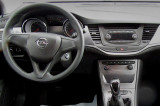 Opel-Astra-K-15-interier-s-OEM-autoradiem