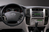 Toyota-Land-Cruiser-100-interier-s-OEM-autoradiem