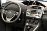 Toyota-Verso-interier-s-OEM-autoradiem