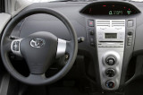 Ramecek-autoradia-Toyota-Yaris-06-11-interier-s-OEM-autoradiem