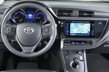 Toyota-Auris-II-16-interier-s-OEM-navigaci