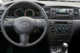 Toyota-Corolla-2004-interier-s-OEM-autoradiem