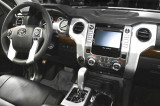 Toyota-Tundra-14-interier-s-OEM-autoradiem