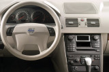 Volvo-XC90-interier-s-OEM-autoradiem