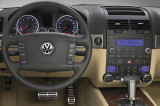 VW-Touareg-I-7L-10-2002-4-2010-interier-s-OEM-autoradiem