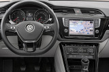 VW-Touran-15-interier-s-OEM-navigaci