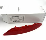 Originální levá odrazka zadního nárazníku – OEM 5L0945105 Tento originální díl je navržen pro vozy Škoda Yeti (modelový rok od 2009, před facelift). Montáž na levé straně zadního nárazníku. ⭐ Vysoká kvalita, montáž rychlá, výměna snadná. 