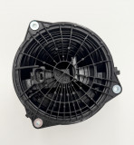 6RR827469 / 6C6827469 originální madlo kufru VW Polo – zadní pohled, konektor a uchycení