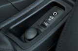 iPod-adapter-BMW-s-AUX-vstupem-umisteni-v-automobilu (3)